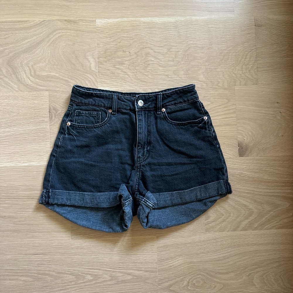 H&M High-Rise Black Denim Roll-Cuff Women's Shorts